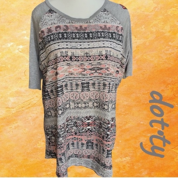 Women's Patterned Gray and Pink Top w/ 🦋 embroidery - Picture 2 of 11